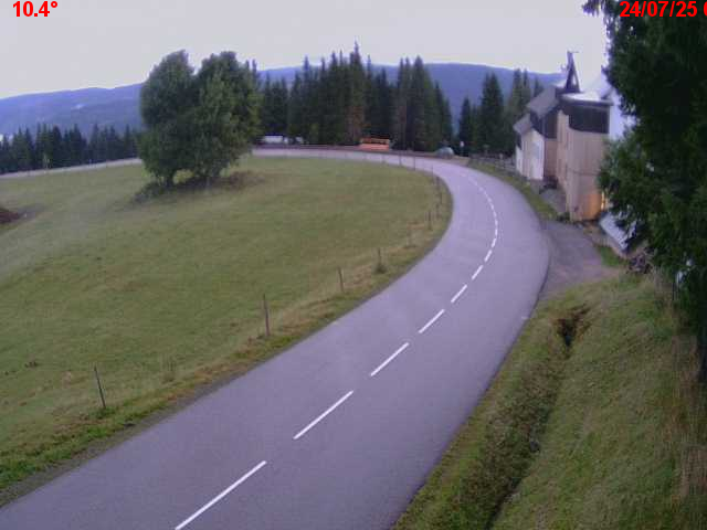 Webcam en haut du col du Ballon d'Alsace sur la D465 à 1075 mètres d'altitude dans les Vosges