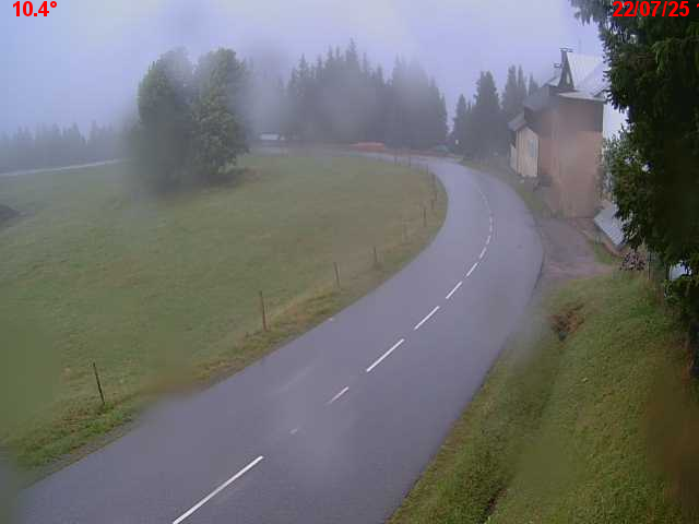 Webcam en haut du col du Ballon d'Alsace sur la D465 à 1075 mètres d'altitude dans les Vosges