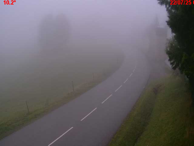 Webcam en haut du col du Ballon d'Alsace sur la D465 à 1075 mètres d'altitude dans les Vosges