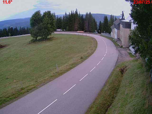 Webcam en haut du col du Ballon d'Alsace sur la D465 à 1075 mètres d'altitude dans les Vosges