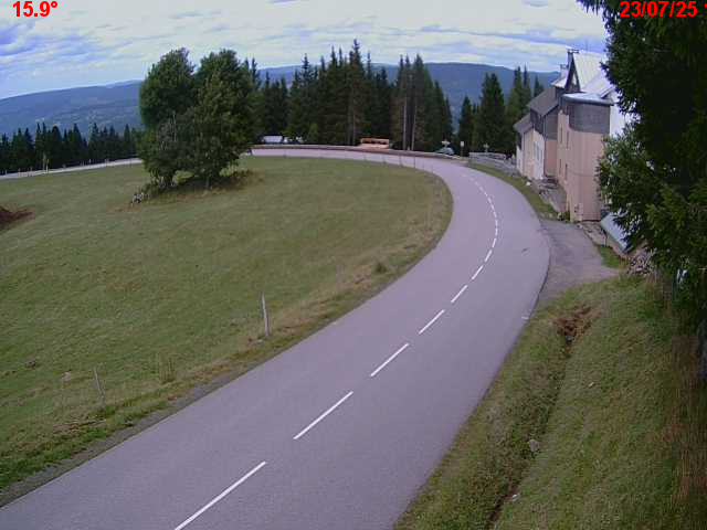 Webcam en haut du col du Ballon d'Alsace sur la D465 à 1075 mètres d'altitude dans les Vosges
