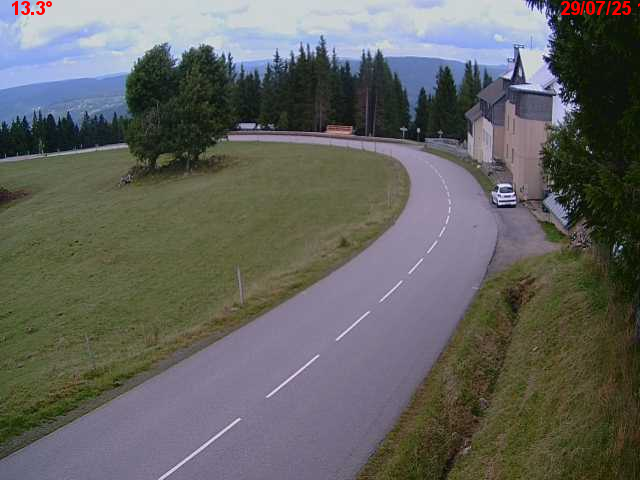 Webcam en haut du col du Ballon d'Alsace sur la D465 à 1075 mètres d'altitude dans les Vosges