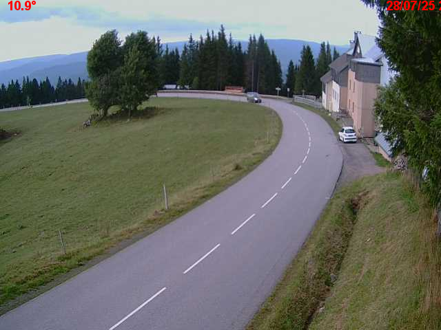 Webcam en haut du col du Ballon d'Alsace sur la D465 à 1075 mètres d'altitude dans les Vosges