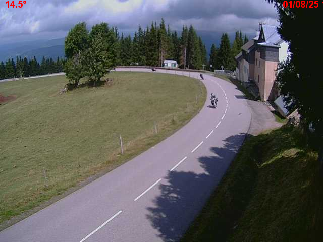 Webcam en haut du col du Ballon d'Alsace sur la D465 à 1075 mètres d'altitude dans les Vosges