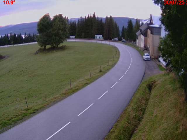 Webcam en haut du col du Ballon d'Alsace sur la D465 à 1075 mètres d'altitude dans les Vosges