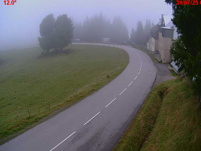 Webcam en haut du col du Ballon d'Alsace sur la D465 à 1075 mètres d'altitude dans les Vosges