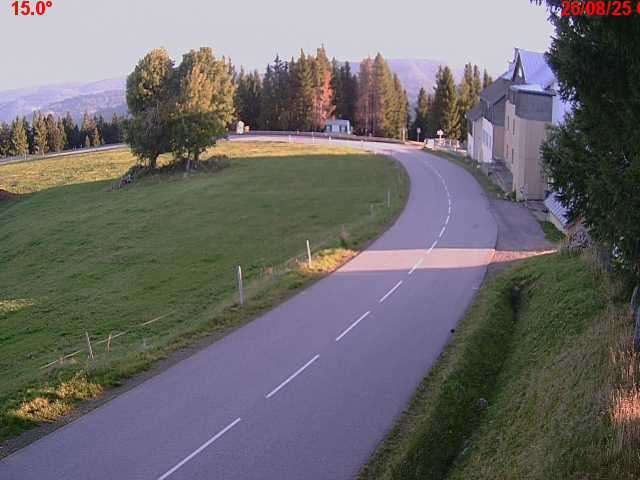 Webcam en haut du col du Ballon d'Alsace sur la D465 à 1075 mètres d'altitude dans les Vosges