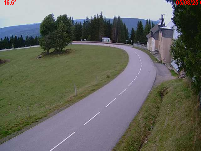 Webcam en haut du col du Ballon d'Alsace sur la D465 à 1075 mètres d'altitude dans les Vosges