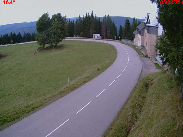 Webcam en haut du col du Ballon d'Alsace sur la D465 à 1075 mètres d'altitude dans les Vosges