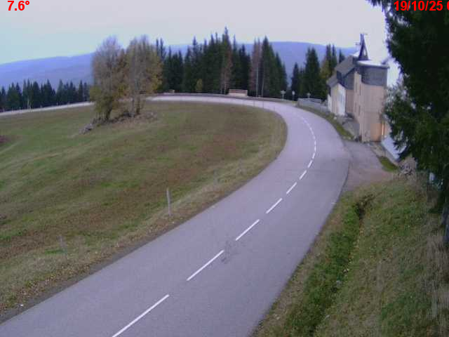 <h2>Webcam en haut du col du Ballon d'Alsace sur la D465 à 1075 mètres d'altitude dans les Vosges</h2>