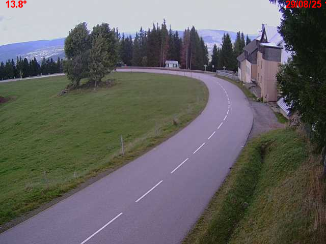 <h2>Webcam en haut du col du Ballon d'Alsace sur la D465 à 1075 mètres d'altitude dans les Vosges</h2>