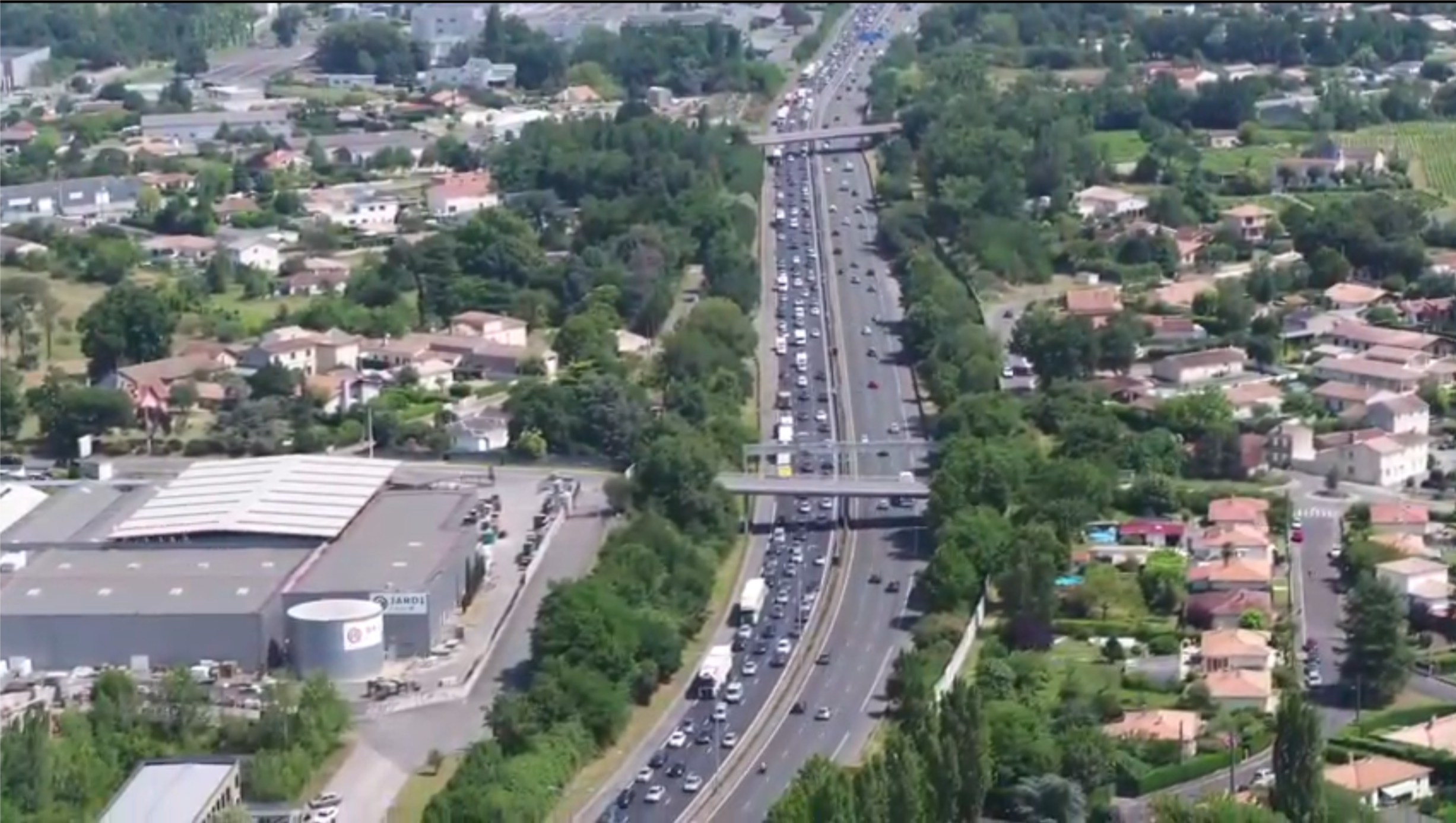 Drone trafic au-dessus de l'A10 avant d'entrer dans Bordeaux en provenance de Paris